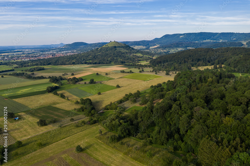 Felder - Wald - Wiesen - Berge - Landschaft - Luftbild Felder - Wald - Wiesen - Berge - Landschaft - Luftbild