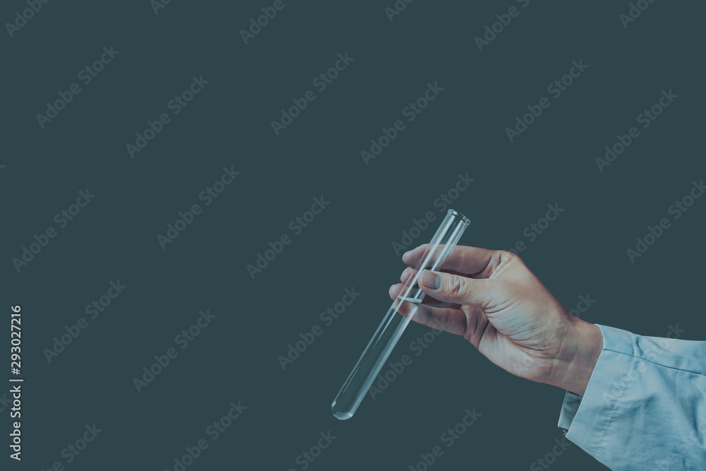 Φωτογραφία Doctor or researcher or inspector with a test tube
