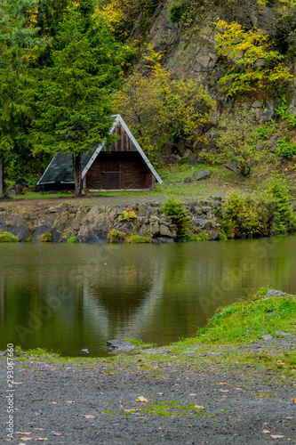 Herbstlicher Tag im schönen Thüringer Wald - Bergsee Ebertswiese/Deutschland photo