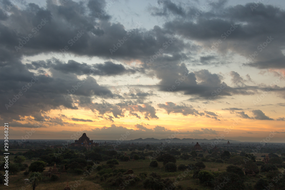 Fototapeta premium Dawn over the ancient Pagan city, Myanmar. The view from the top of Shwesandaw Temple. View of Dhammayangyi Temple.