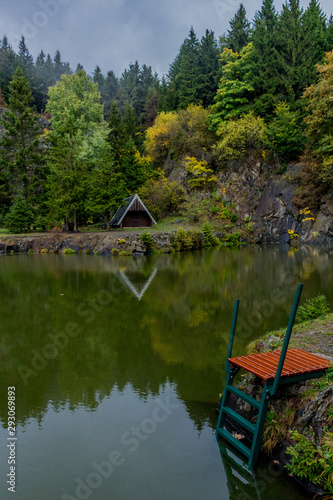 Herbstlicher Tag im schönen Thüringer Wald - Bergsee Ebertswiese/Deutschland photo