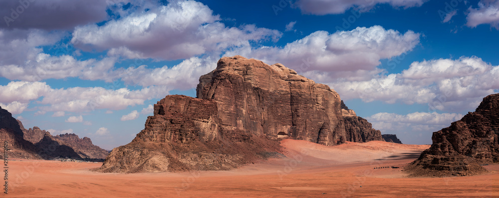 Jabal Ram highest mountain in Wadi Rum desert, southern Jordan foto de  Stock | Adobe Stock