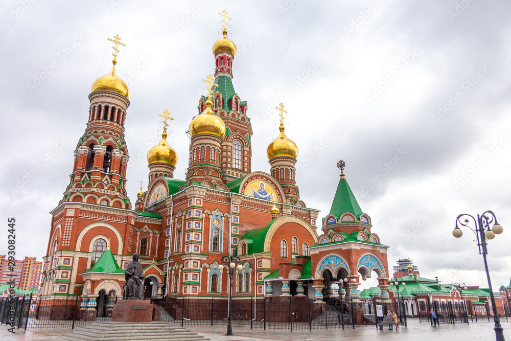 Obraz premium Annunciation Cathedral in the city center, Yoshkar-Ola city, Mari El Republic, Russia