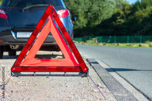 warndreieck bei einer autopanne