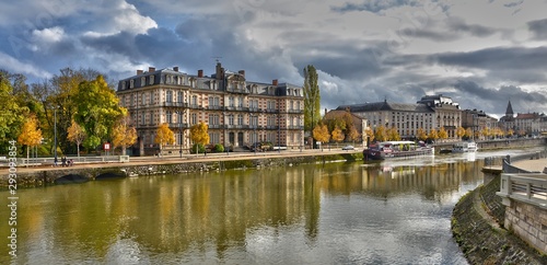 Meuse passant à Metz ville de lorraine