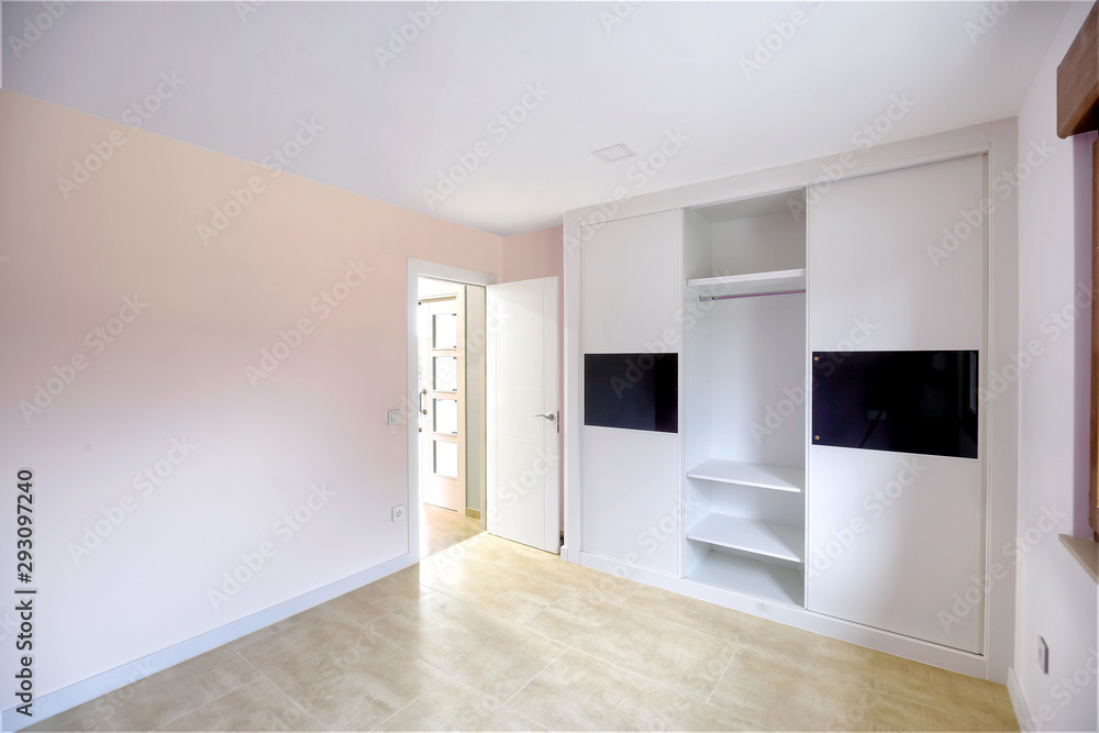 Fototapeta premium Empty bright bedroom with built-in wardrobes. Interior modern bedroom.