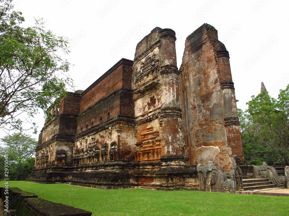 Fototapeta premium Ruins of Lankathilaka Image House in Polonnaruwa, Sri Lanka