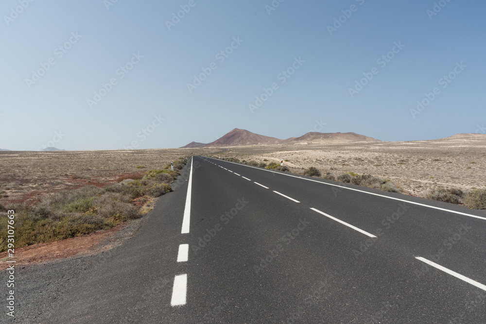 Straße in die Wüste
