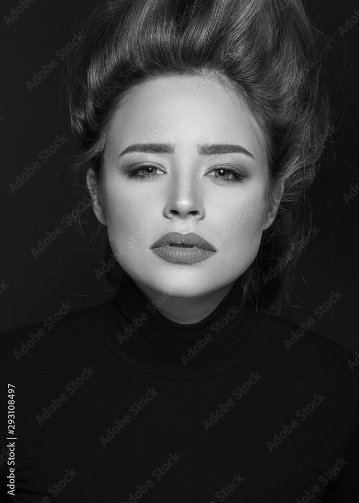 black and white photo, portrait of young beautiful girl