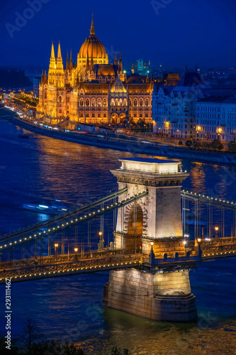 Photography Chain Bridge and Parliament in Budapest at twilight, Hungary