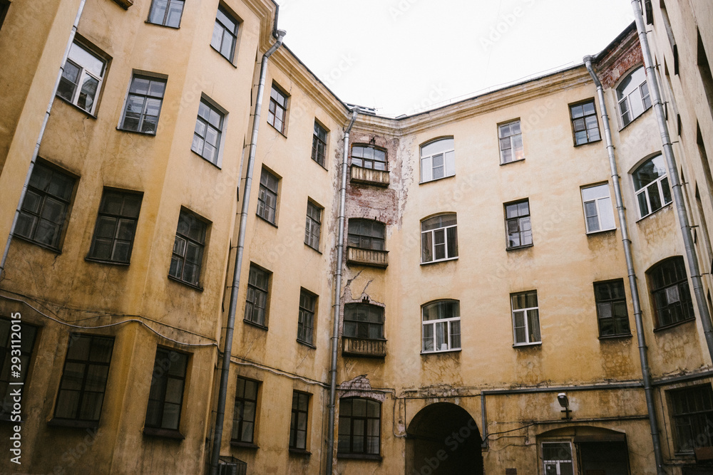 Obraz premium old building in the city