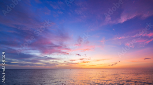 Fototapeta Naklejka Na Ścianę i Meble -  panorama sunset skyline seascape twilihgt cloudscape