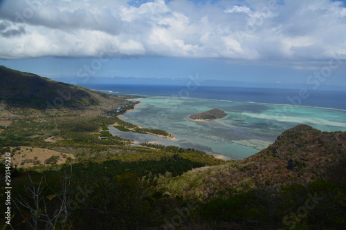 Fototapeta Naklejka Na Ścianę i Meble -  Mauritius / Maurice / Landschaft / Ausblick / Meer / Wolken 