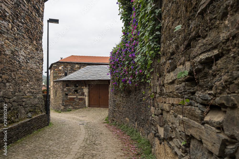Quintandona, schist village