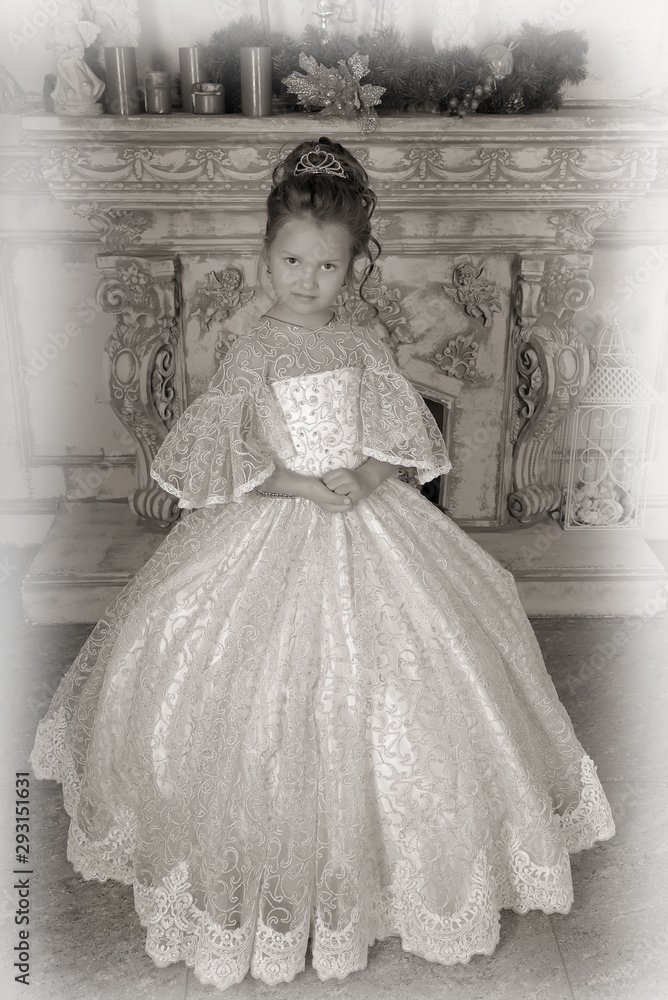 Girl in victorian dress online