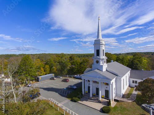 Фотография Unitarian Universalist Area Church aerial view on Washington Street in historic town center in fall, Sherborn, Boston Metro West area, Massachusetts, USA