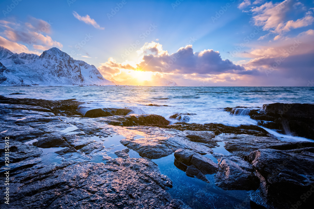 Obraz premium Coast of Norwegian sea on rocky coast in fjord on sunset