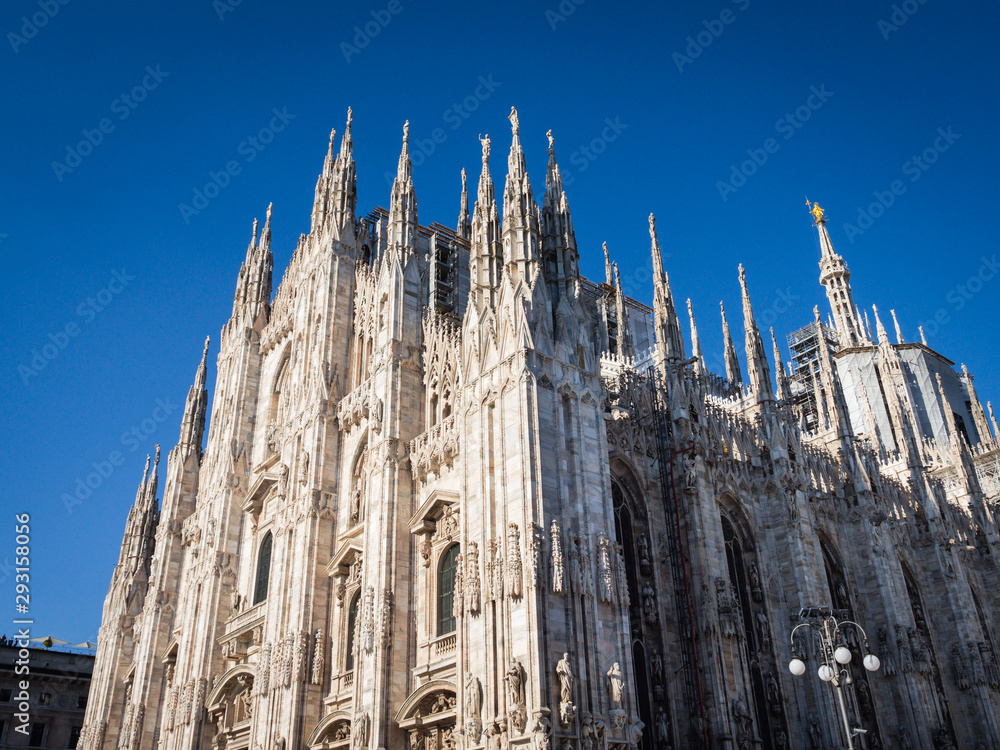 Φωτογραφία Ornate facade of Milan Catehdral in Italy