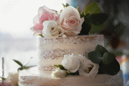 wedding cake and roses