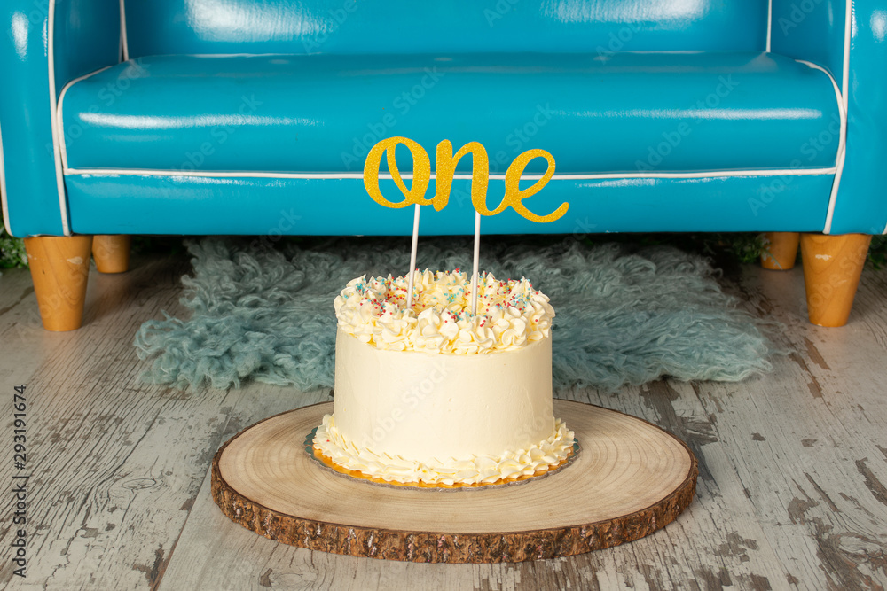 pastel primer cumpleaños foto de Stock | Adobe Stock