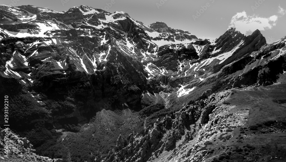 Fototapeta premium view of mountains