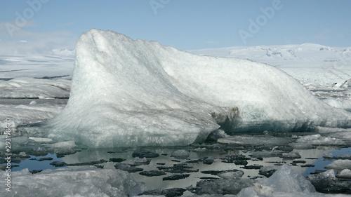 The J  kuls  rl  n Glacier lagoon