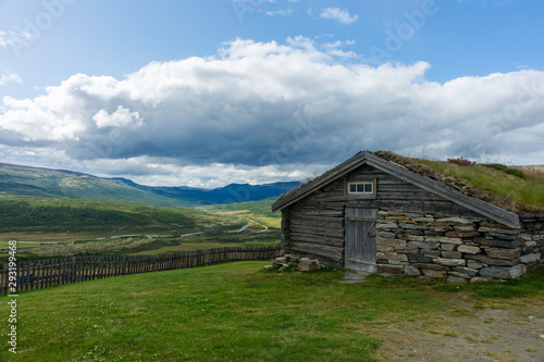 Obraz na plátně Alm im Grimsdalen, Norwegen