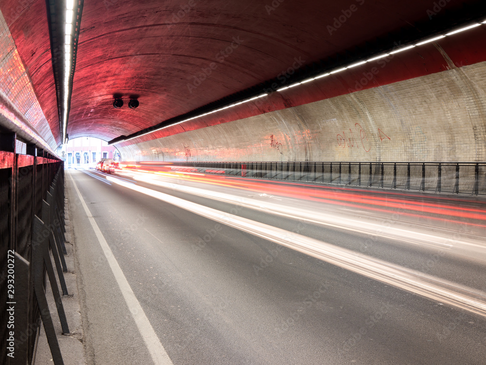 Fotografie vehicle trails in a tunnel