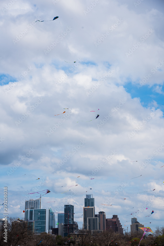 Naklejka premium Group of Kites flying in the air against clouds