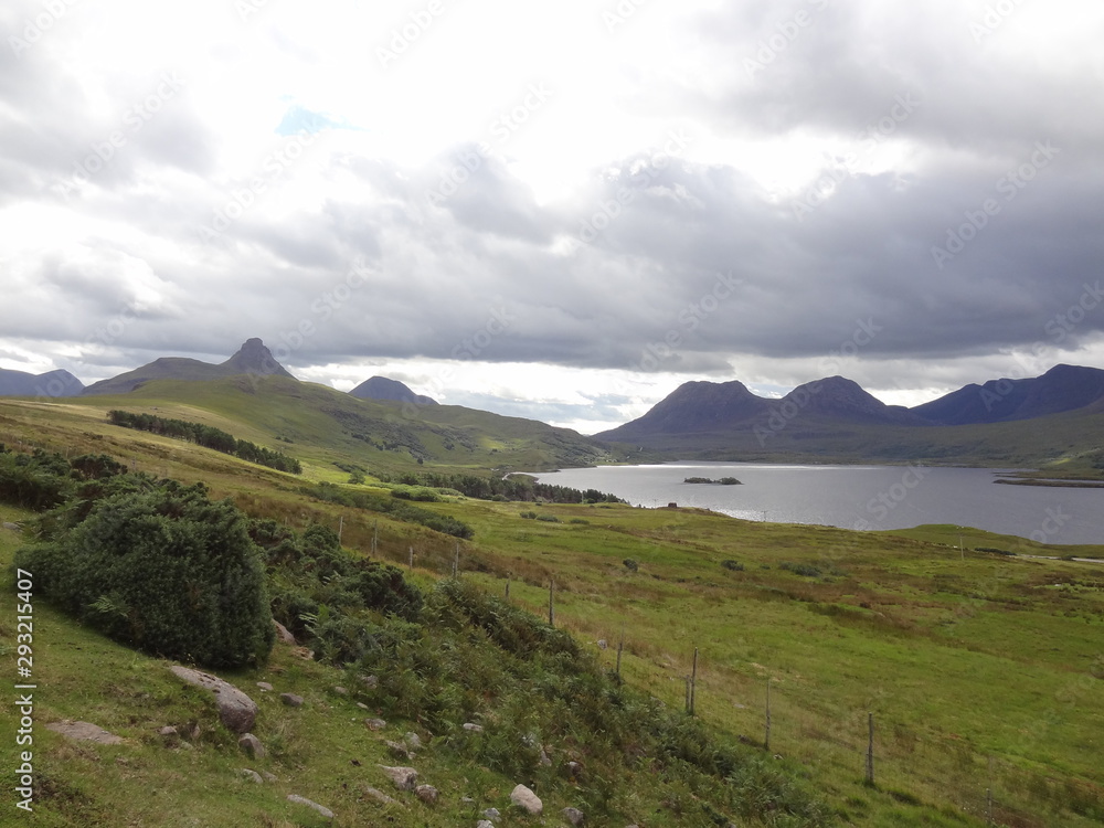 Fototapeta premium Lac sous ciel lumineux