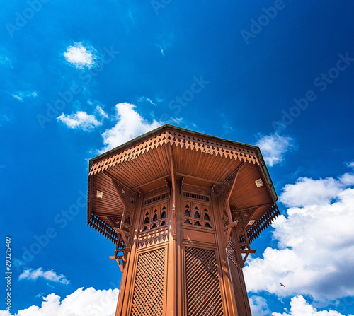 Sebilj fountain in Pigeon S...