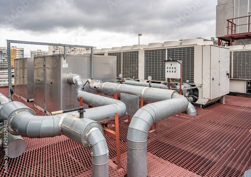 Air cooled water chiller with pipework