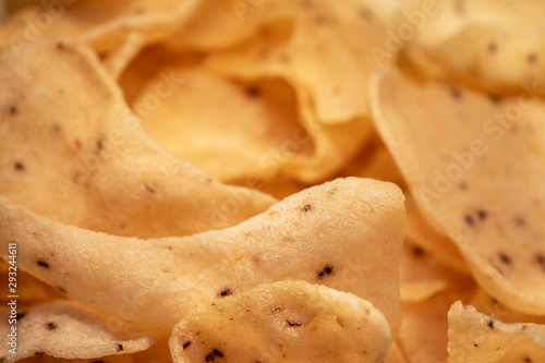 Foto Close up vegetarian organic yellow corn rice-cakes food Asian style in restaurant