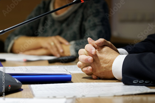 Canvastavla Hands of the boss during a meeting or discussion