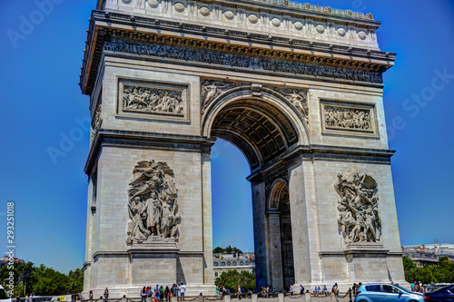 Fototapeta Naklejka Na Ścianę i Meble -  L'Arc de Triomphe in Paris France