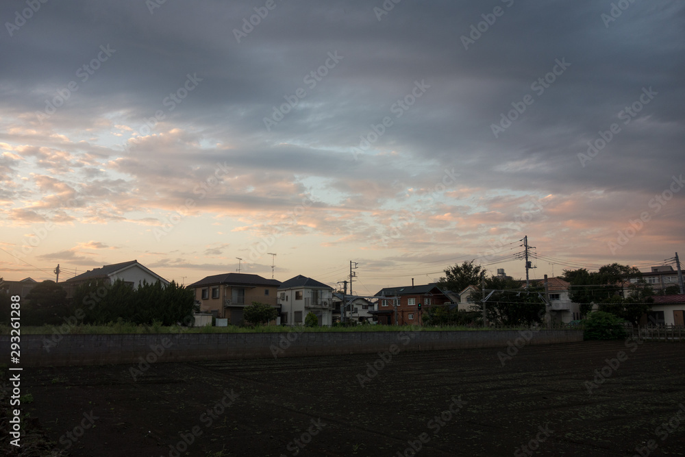 東京郊外の線路沿いの風景 東京郊外の線路沿いの風景