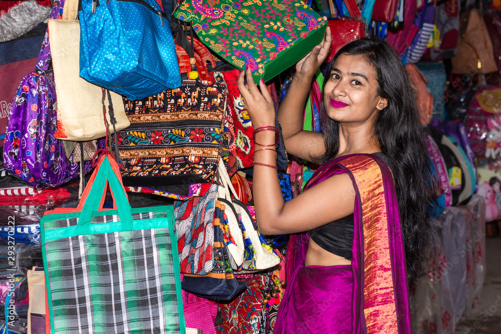 Φωτογραφία Beautiful Indian woman doing shopping in traditional sari for festival season an