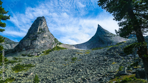 Obraz na płótnie parabola mountain view in siberia