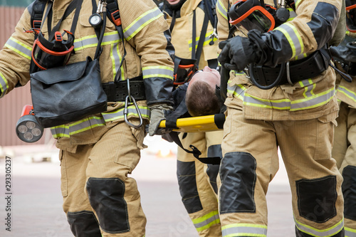 Obraz na plátne professional firefighter firefighters fireproof suits, white helmets and gas ma