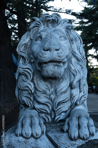 statue of a lion