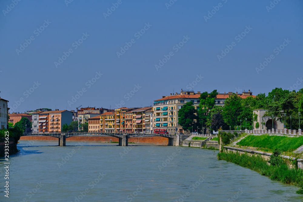 Obraz premium Panoramic view of the Ponte Garibaldi Bridge over the Adige River, the city of Verona