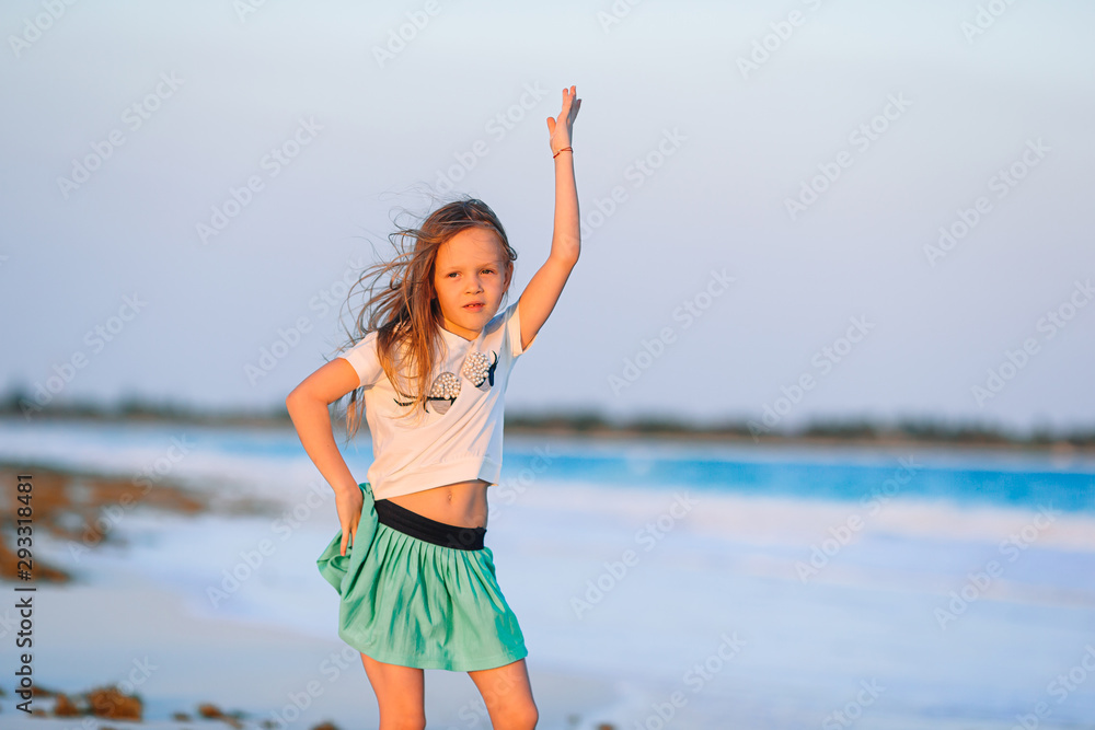 Cute little girl at beach during summer vacation 18108421 Stock