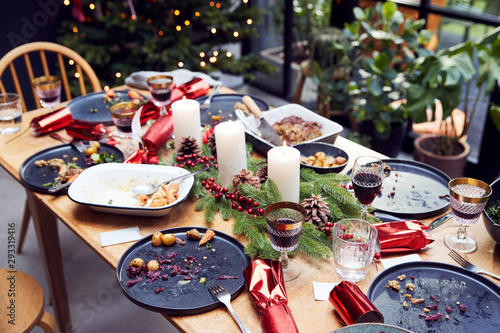 Tableau sur toile Messy Table With Leftover Vegetarian Meal After Christmas Lunch