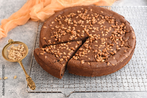 Bread pie with pine nuts - Torta di pane