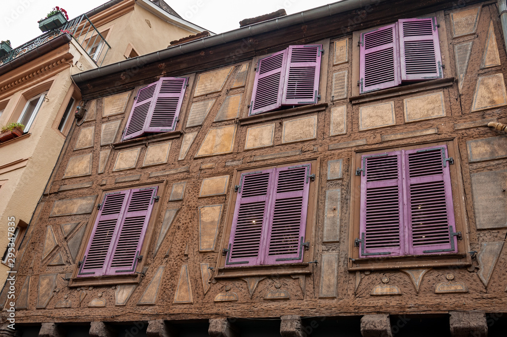 Obraz premium Colmar in Alsace, France. The city on the canals famous for the production of Riesling, Gewurztraminer, Muscat, Pinot Grigio and Pinot Bianco wines. View of the ancient city.