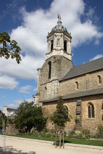 Église Notre-Dame-en- Saint-Melaine © krislizz