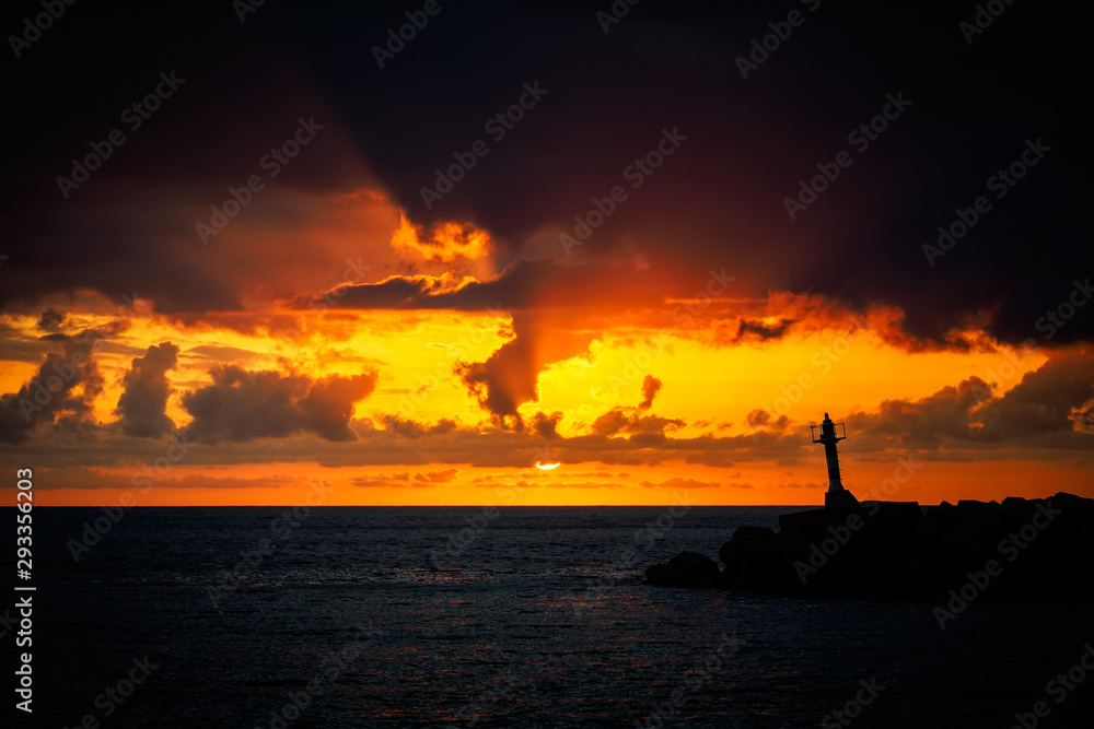 Sonnenuntergang mit Leuchtturm, Calheta, Madeira Sonnenuntergang mit Leuchtturm, Calheta, Madeira