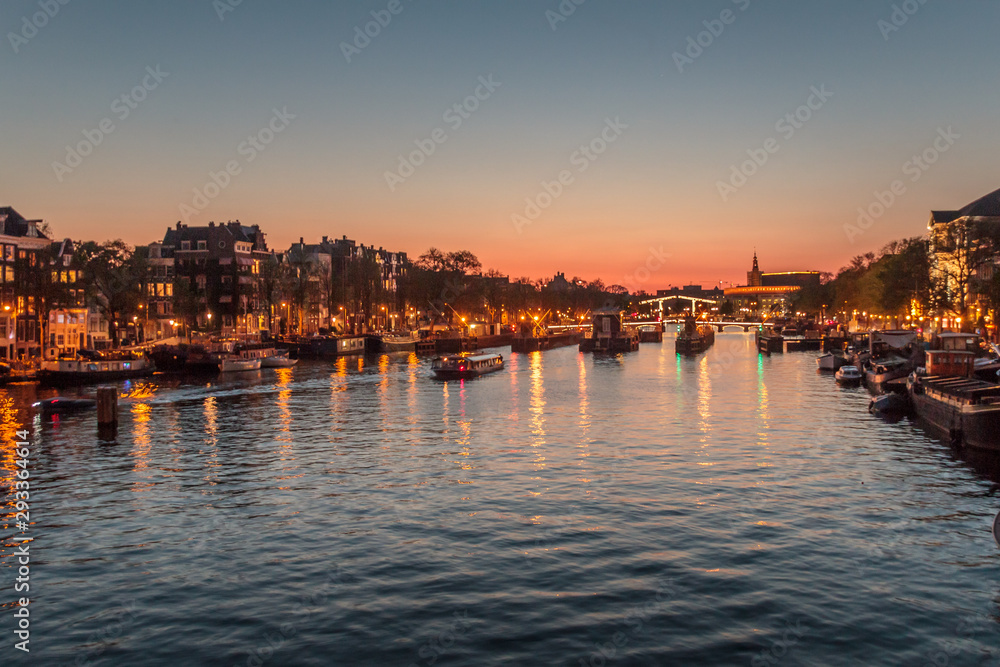 Obraz premium amsterdam skyline at night