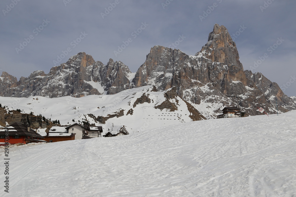 Passo  Rolle  - Dolomiti  - fine inverno  2016