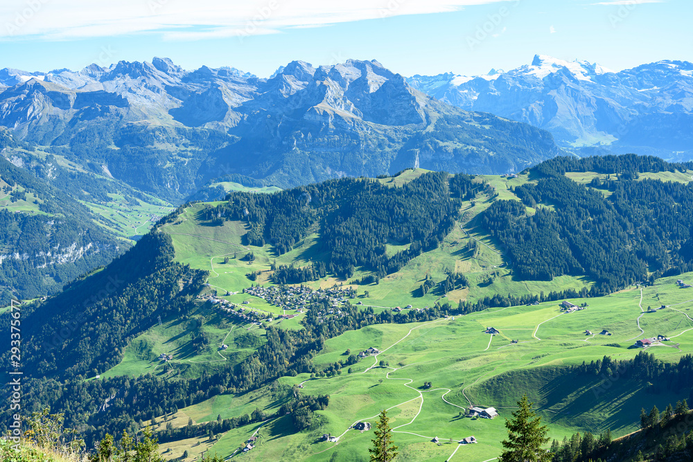 Sicht vom Stanserhorn auf Wirzweli und die dahinter liegende Bergkette, Stans, Nidwalden, Schweiz Sicht vom Stanserhorn auf Wirzweli und die dahinter liegende Bergkette, Stans, Nidwalden, Schweiz